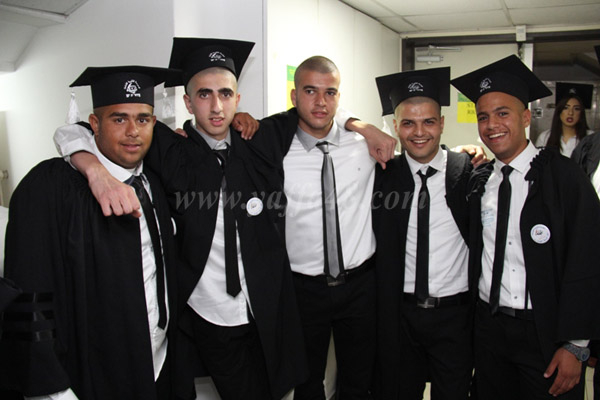 صور خاصة بخريجي الفوج الـ45 لمدرسة الثانوية الشاملة بيافا 